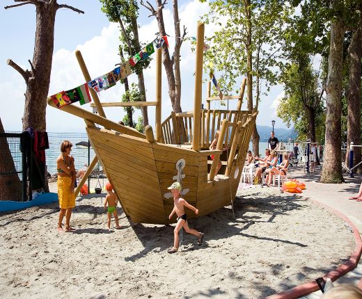 Camping Cisano / San Vito, Lake Garda, Bardolino, Playground